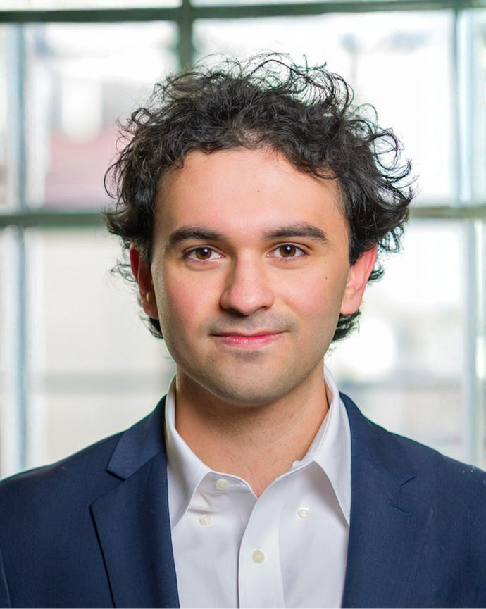 Headshot Noah Dasanake.