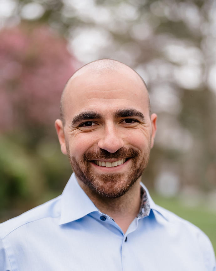 Headshot of Lewis Krashinsky.